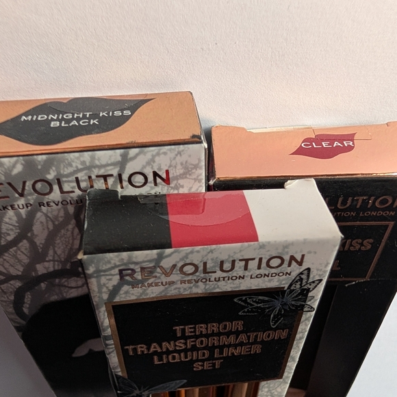 Revolution Midnight Kiss Lip Kit - Red and Black Goth Vampire Dark Academia - Picture 2 of 4